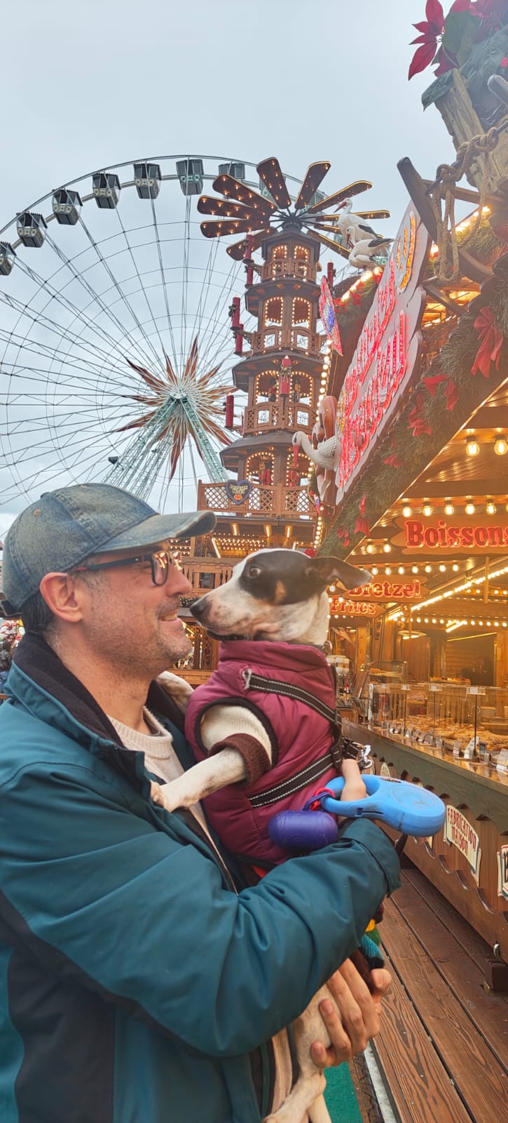 Nico en un mercado navideño en Francia